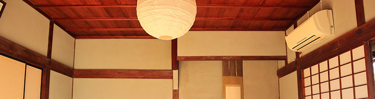 縁側や欄間が設けられている日本家屋の和室へのエアコン取り付けを解説