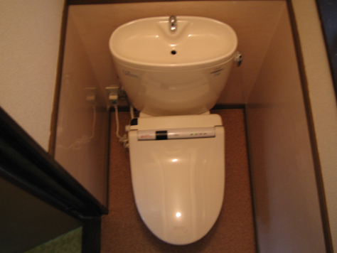 キッチンパネルを利用したトイレのリフォーム事例　施工後　上からみると