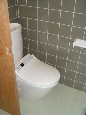 完成　和式トイレが洋式トイレに　TOTOピュアレストEX+アプリコットウォシュレット