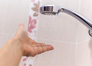 シャワーの勢いが弱い|エコキュートのデメリット