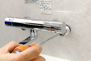 水漏れのチェックと水量を調整する｜お風呂の蛇口を自分で交換するDIY手順