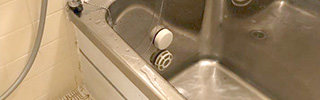 浴槽に2つ穴がある浴槽隣接タイプ給湯器から交換する場合