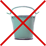 ビルトイン食洗機の掃除方法　庫内にバケツなどで水やお湯をいれないでください。