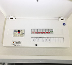 海外メーカー食洗機用200Vの専用回路配線工事 ※設置する食洗機に合わせたブレーカーとコンセントに交換します。