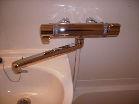 TOTO浴室用壁付水栓TMJ40C3LRの取り付け | 交換できるくん