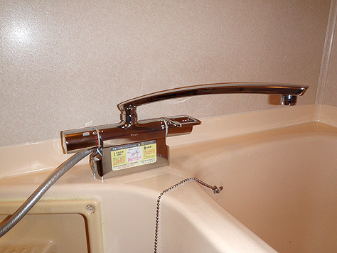 台付きタイプの浴室蛇口交換 Totoシャワー水栓tmhg46c 交換できるくん