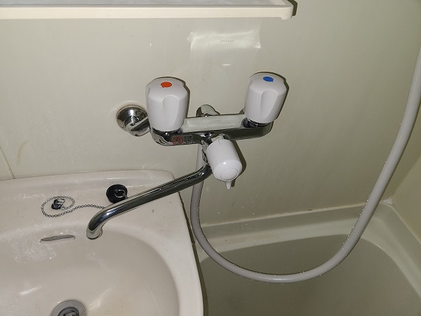 工事費込み】TOTO 浴室シャワー水栓(壁付タイプ) 2ハンドルシャワー水栓