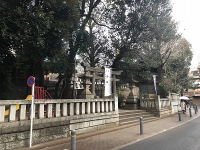 渋谷の神社にて