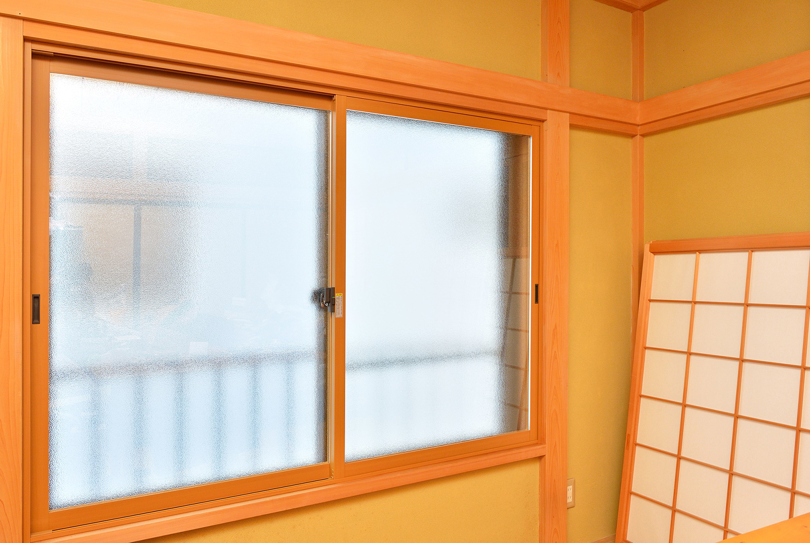 和室の既存ガラスサッシ窓に、内窓（複層ガラス+樹脂サッシ）を追加設置の工事リフォーム