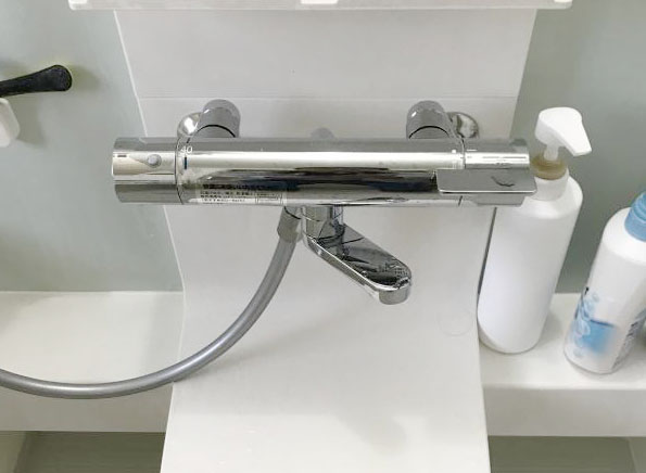 TOTO 浴室用水栓『GG』[壁付タイプ] [洗い場専用] [サーモスタット付シャワーバス混合栓][スパウト70mm]