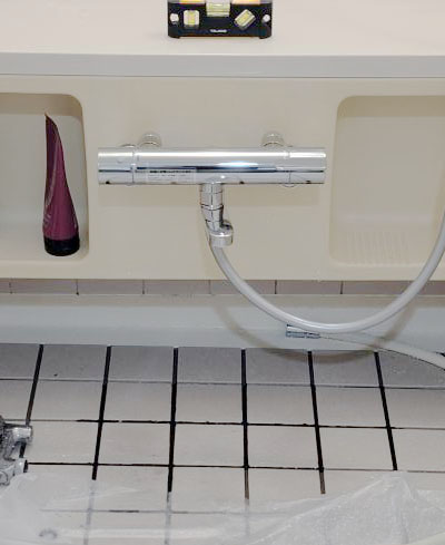 TOTO 浴室用水栓『GG』[壁付タイプ][洗い場専用][コンフォートウエーブ(樹脂)シャワー]