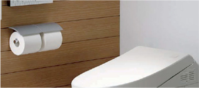 紙巻器・タオル掛けの交換 | ペーパーホルダーとタオル掛けを一緒に取り付けできるトイレリフォームのオプション工事。